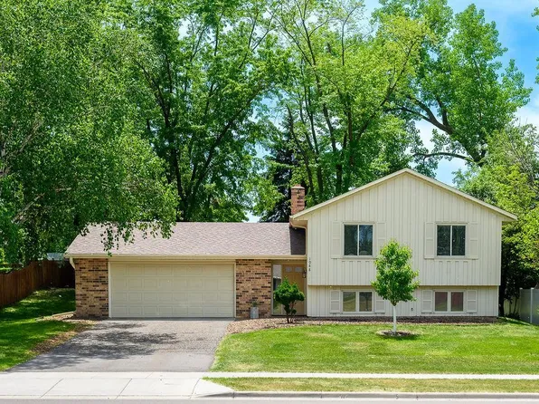 1088 Whitney Dr, Apple Valley, MN 55124