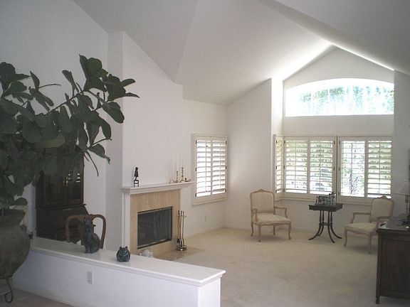 4th image of 494 Twin Oaks Ct