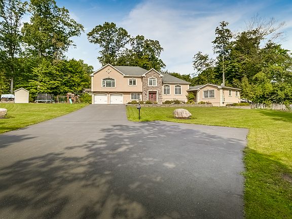 2nd image of 5 Boecher Ct