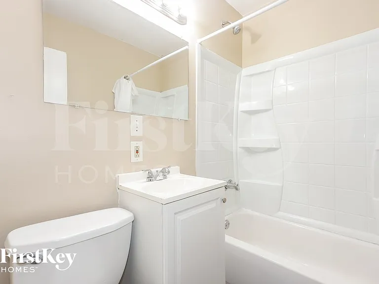 510 E Clarendon Dr — Photo 8