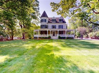 27 West Ln APT 3A, Ridgefield, CT 06877