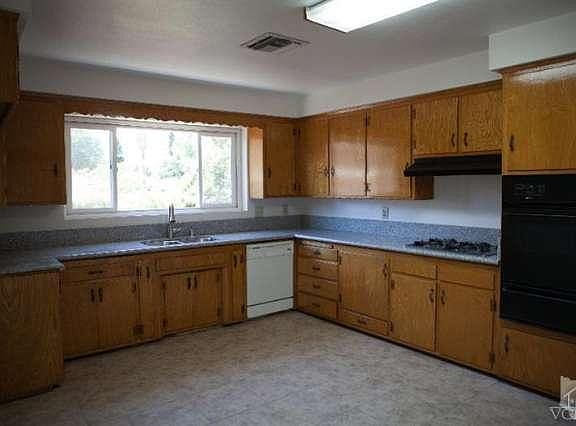 5th image of 15926 Gresham St