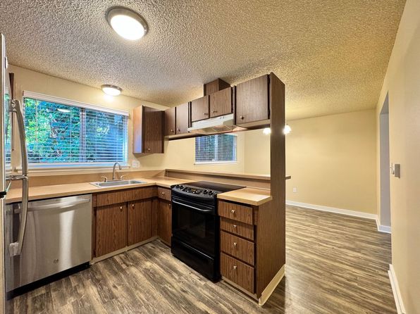 112 Regents Blvd APT 1