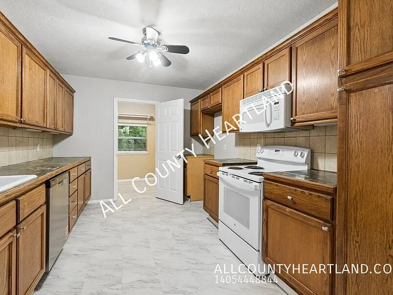 2109 NW 31st St — Photo 3
