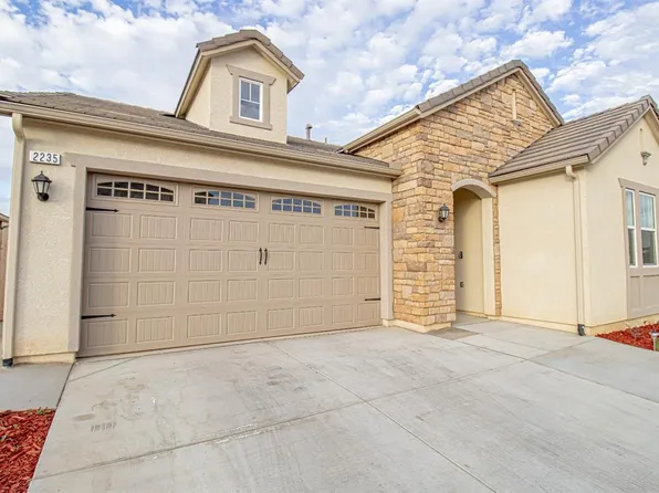 2235 Lombard Ln, Clovis, CA 93619