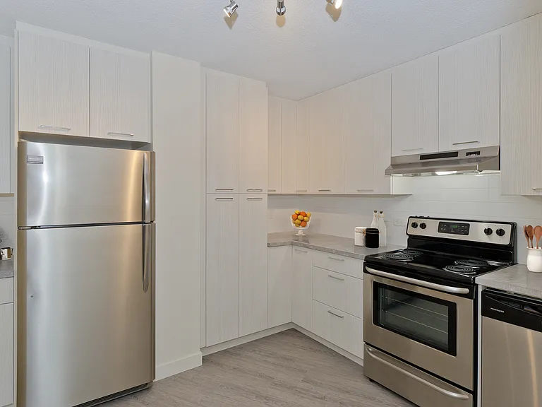4515 Varsity Dr NW — Photo 4
