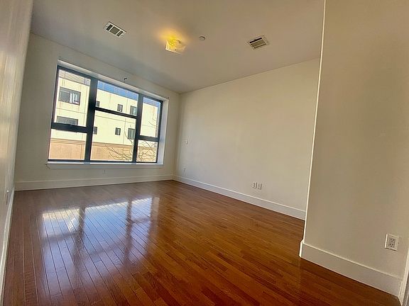 3rd image of 180 Scholes St APT 3E