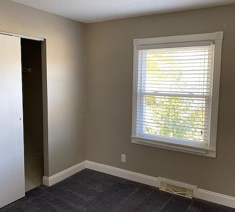4th image of 3709 Oakwood Dr