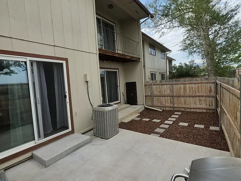 920 Devonshire Pl — Photo 17