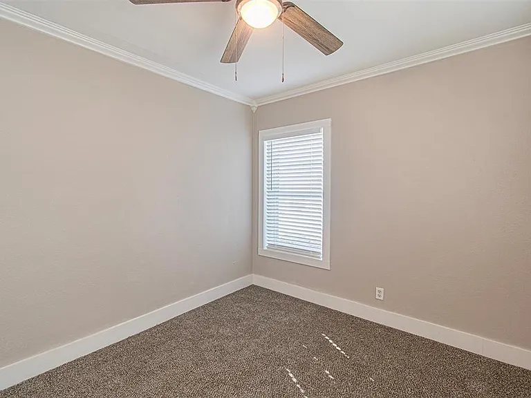 618 Crescent St — Photo 13