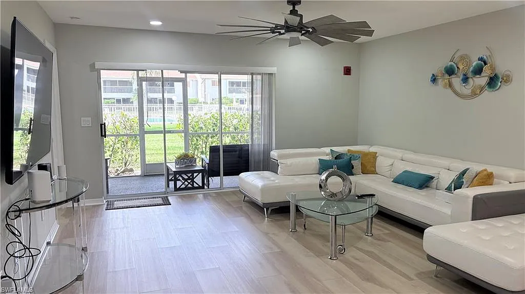 2 bed, 2.0 bath, 1166 sqft, $1,800 — Photo 4