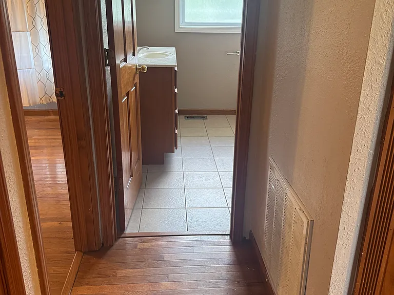 13916 Radford Ln — Photo 20