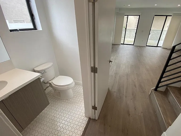1153 N Orange Dr #1155-1/2 — Photo 16