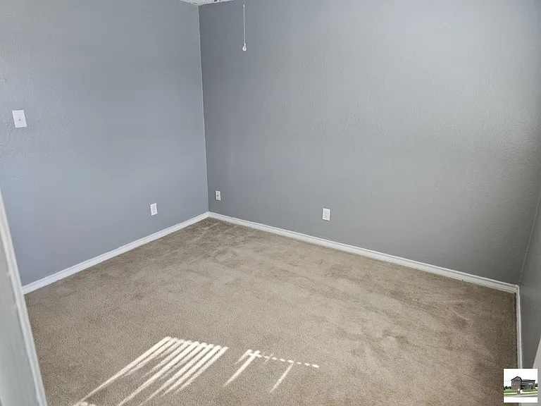211 E Hogan Dr — Photo 25