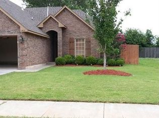 11817 SW 17th St, Yukon, OK 73099