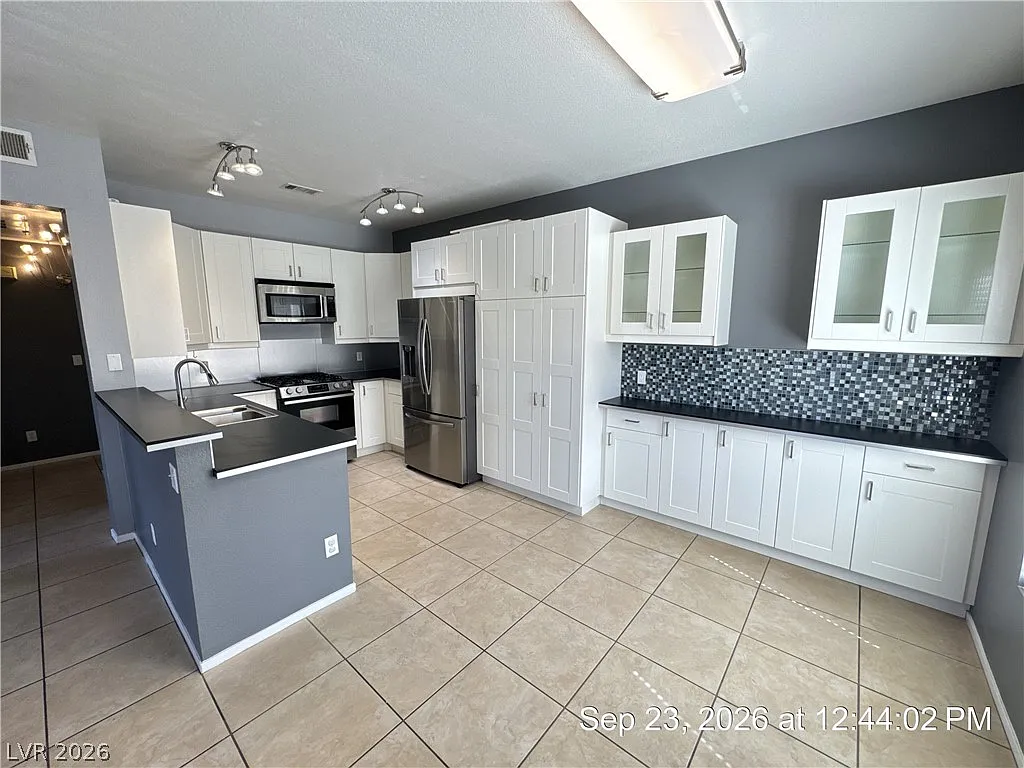 1 bed, 1.0 bath, 823 sqft, $1,595 — Photo 4