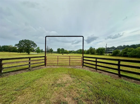 Roy Webb Rd, Huntsville, TX 77320
