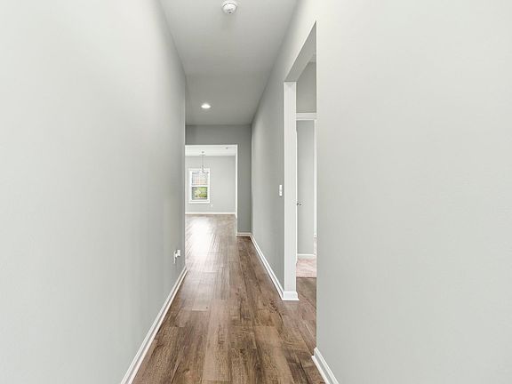 3rd image of 464 Honeyhill Loop