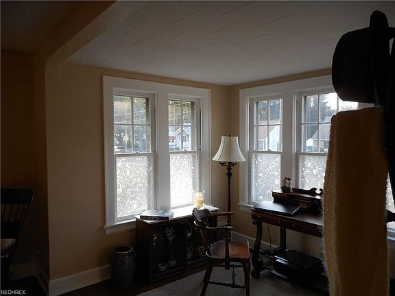 4th image of 842 Curtis Ave
