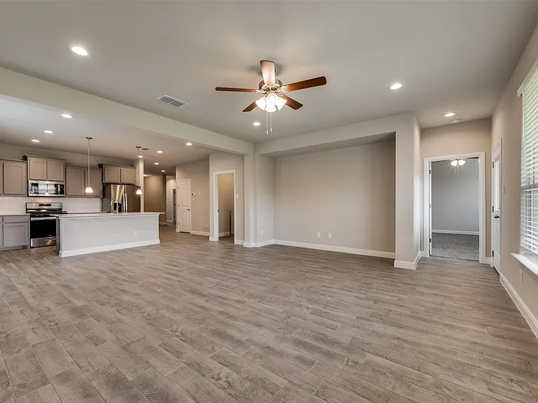 2441 Bellatrix Dr — Photo 6