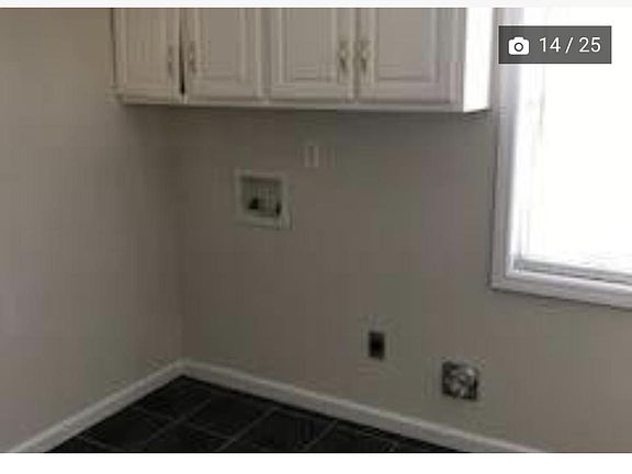 3rd image of 10 Acorn Dr