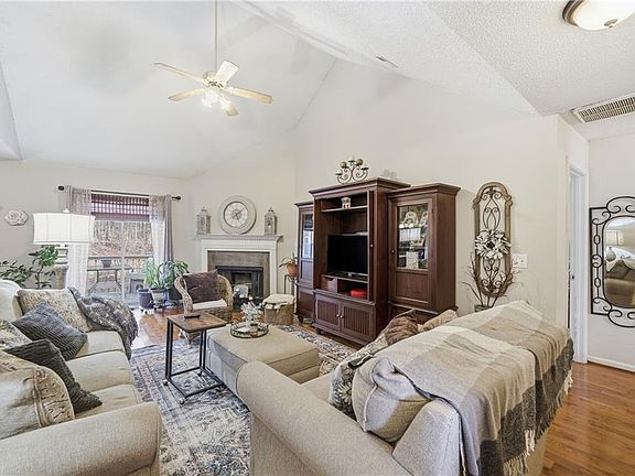 2nd image of 291 Buck Blvd SE