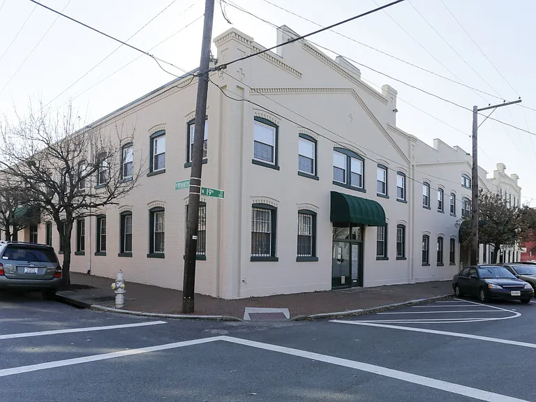 1901 E Franklin St — Photo 2