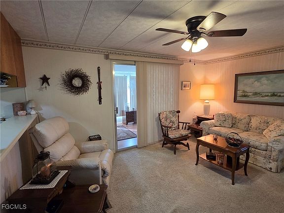 3rd image of 595 Daisy Dr