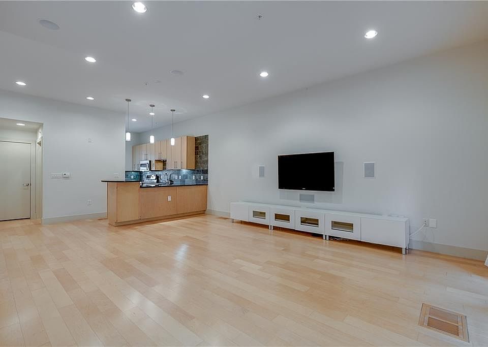 1st image of 4111 Newton Ave APT 17