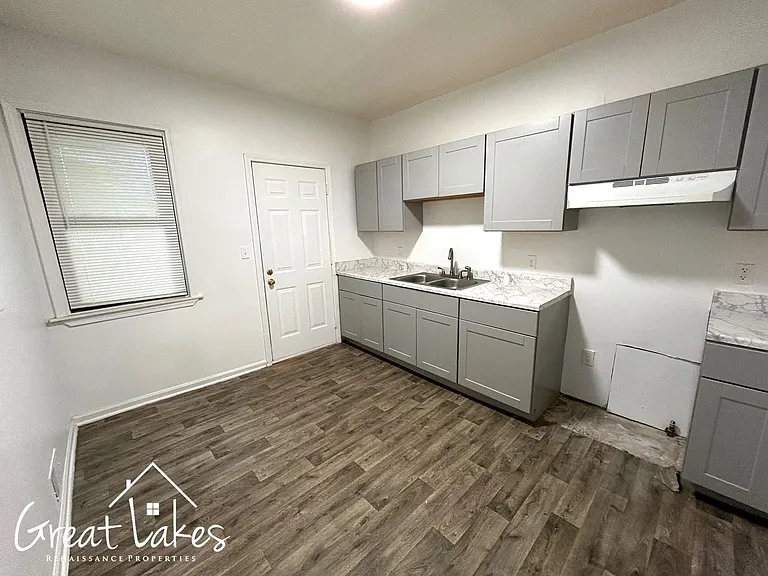 141 Gladstone St — Photo 11