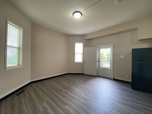 3rd image of 1227 1st Ave N #2