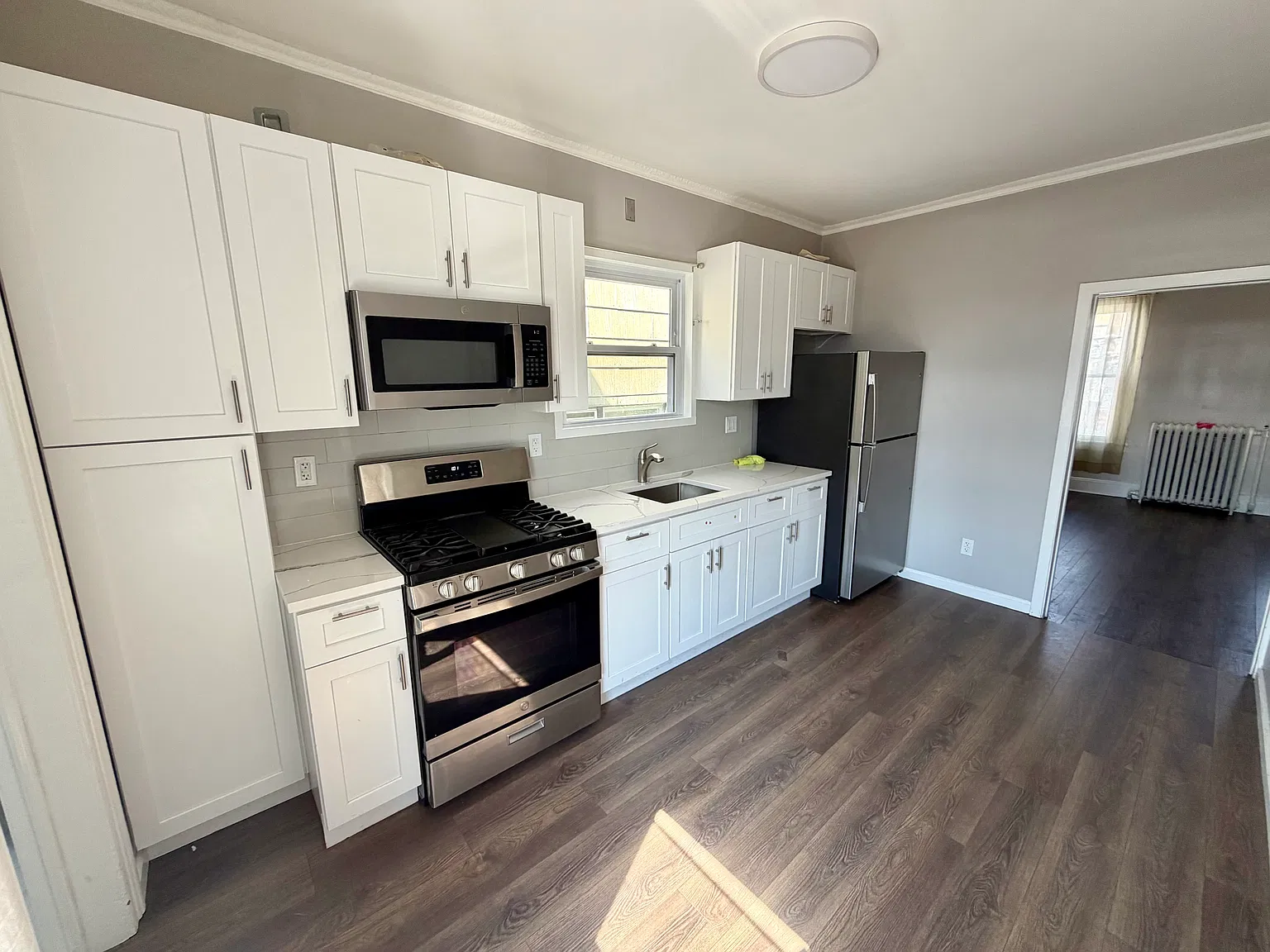 2 bed, 800 sqft, $2,200 — Photo 2