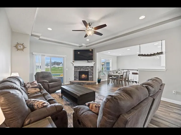 303 Edenbridge Blvd — Photo 7