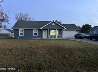 703 Covington Ct, Hubert, NC 28539