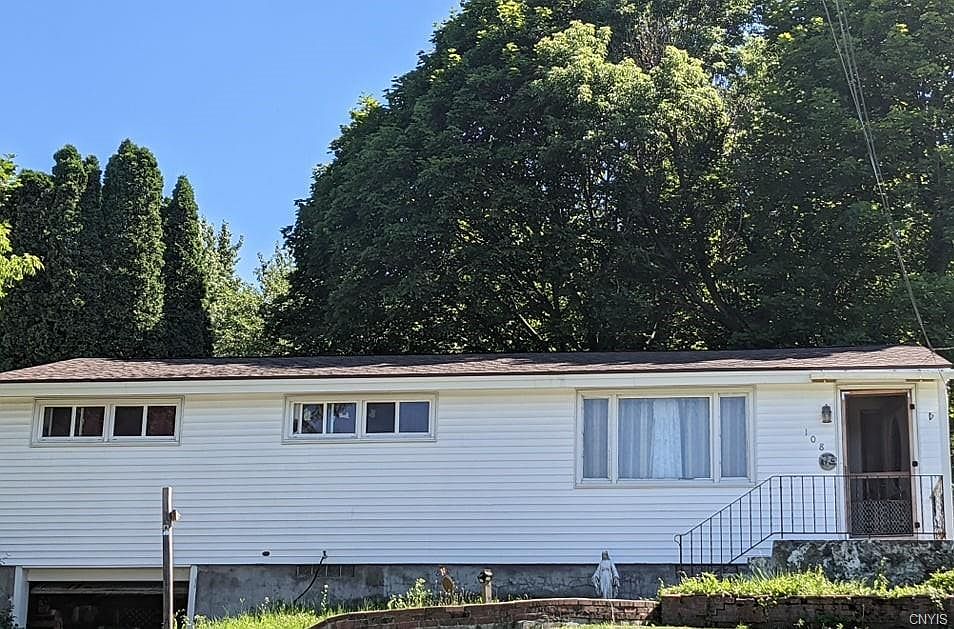 1st image of 108 Stockton Pl