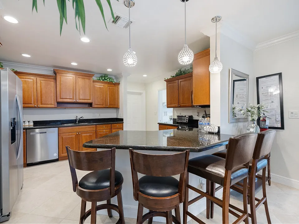 3211 Seaward Dr