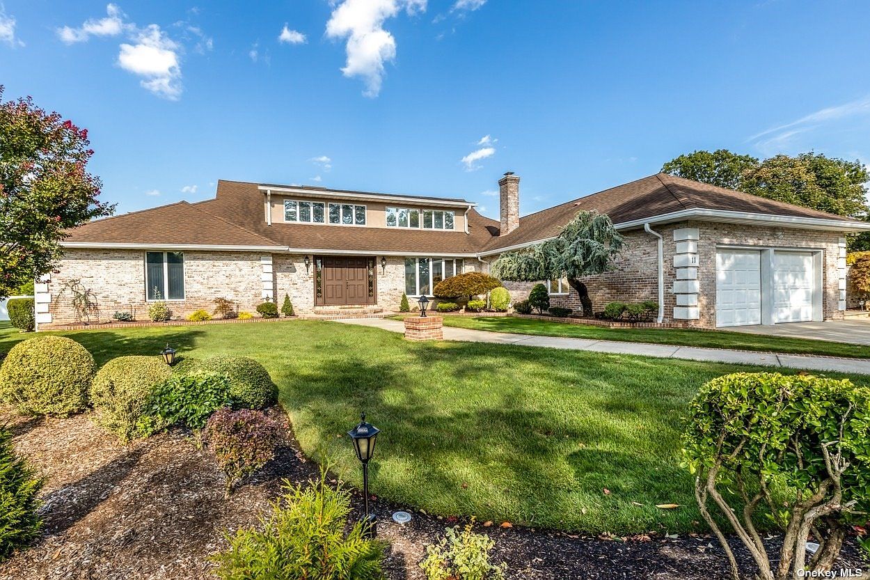 11 Carolee Court, West Islip, NY 11795 Zillow