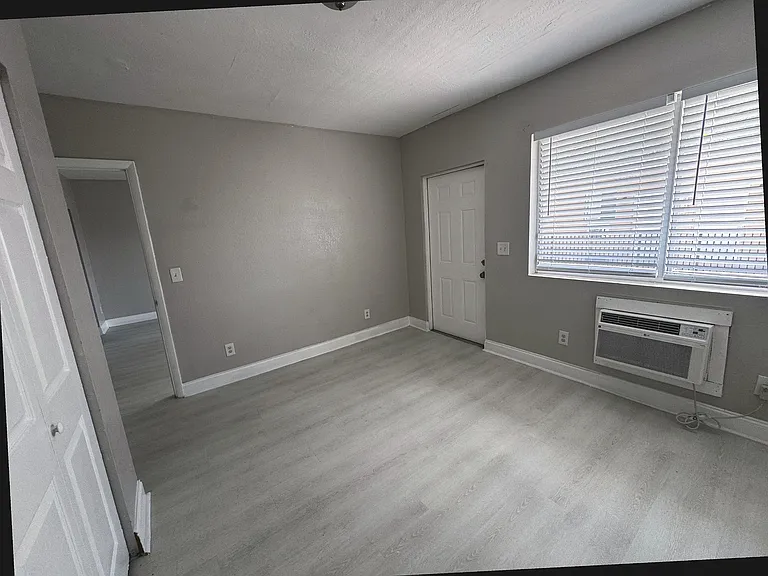 1940 Washington Ave — Photo 13