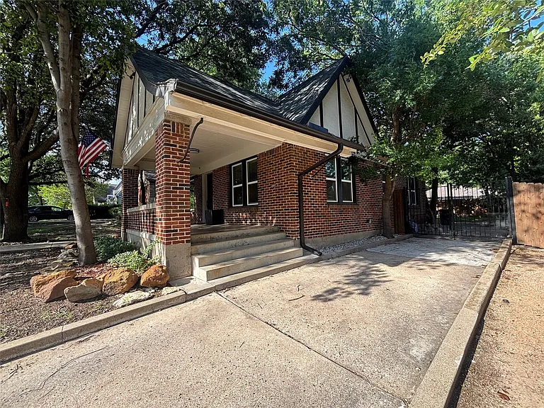3241 Odessa Ave — Photo 2