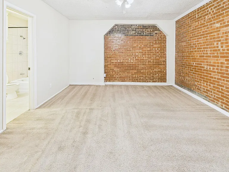 Cozy 1 Bedroom Apartment — Photo 14