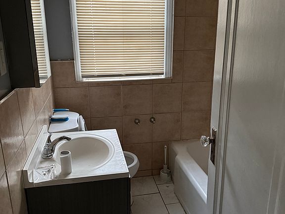 5th image of 5097 Claxton Ave