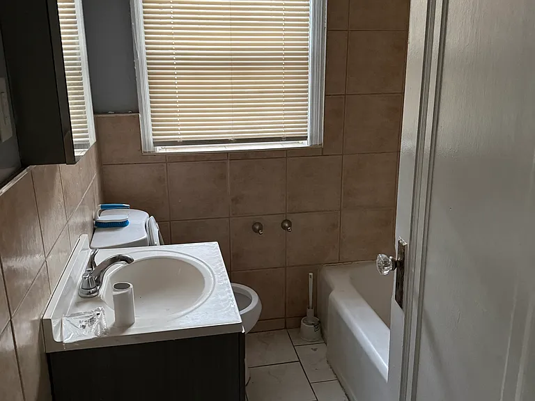 5097 Claxton Ave — Photo 5