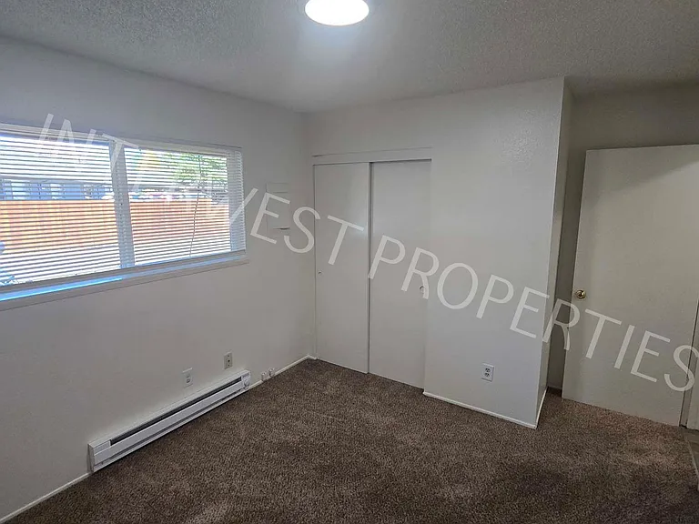 Canterbury Terrace Apartments — Photo 21