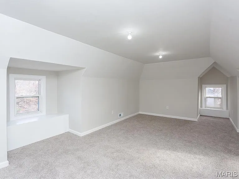 3303 Oxford Ave — Photo 20