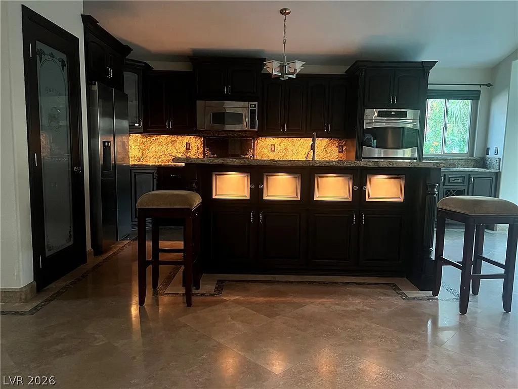 4 bed, 3.0 bath, 2911 sqft, $3,300 — Photo 2
