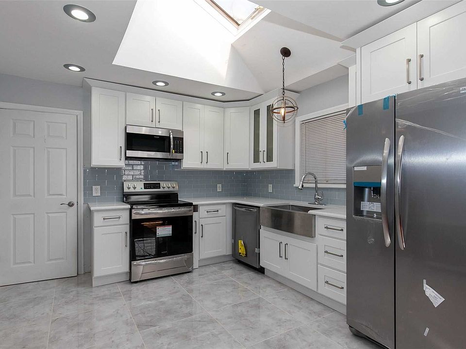 1st image of 3281 Parkway Dr