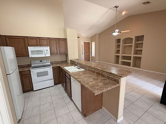 5th image of 2471 W Hemlock Way