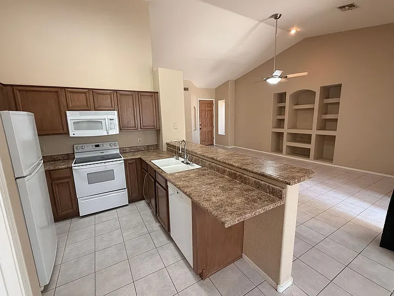 2471 W Hemlock Way — Photo 5