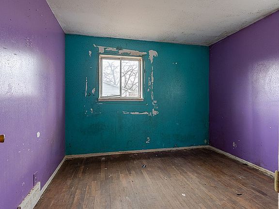 3rd image of 6714 Hillcroft Dr