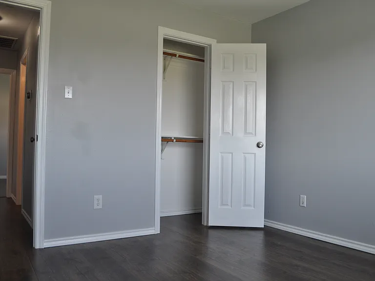 705 Katy Ln — Photo 16